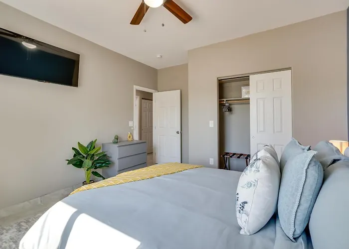 Vacation W/ Community Pool! Holiday home