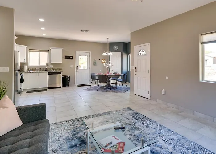 Holiday home Vacation W/ Community Pool! Tucson