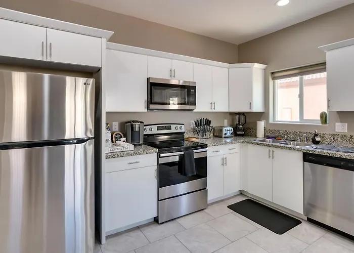 Holiday home Vacation W/ Community Pool! Tucson